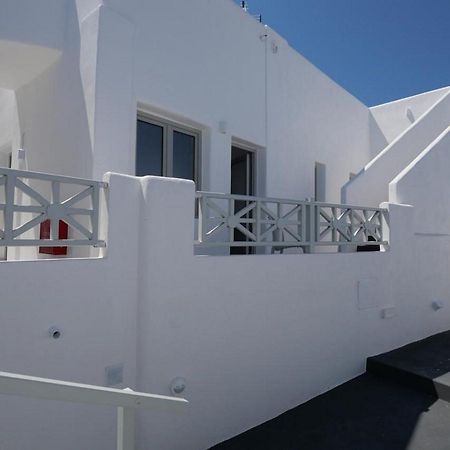 Fira Center Freedom Rooms Exterior photo