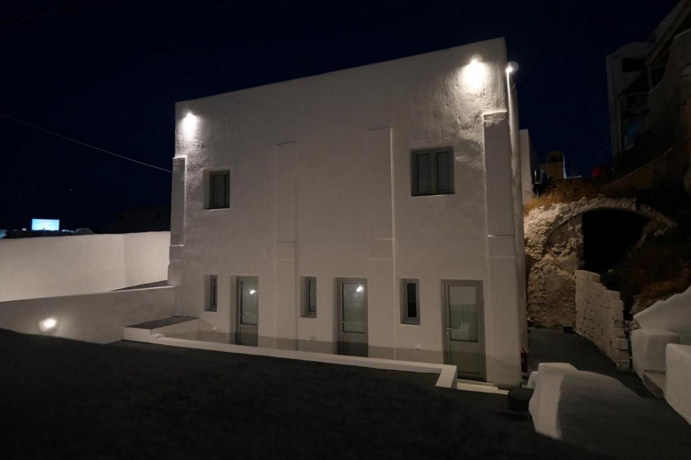 Fira Center Freedom Rooms Exterior photo