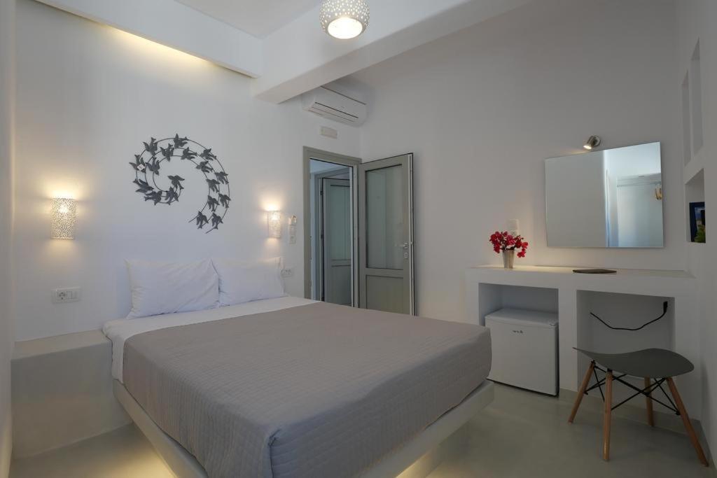 Fira Center Freedom Rooms Exterior photo