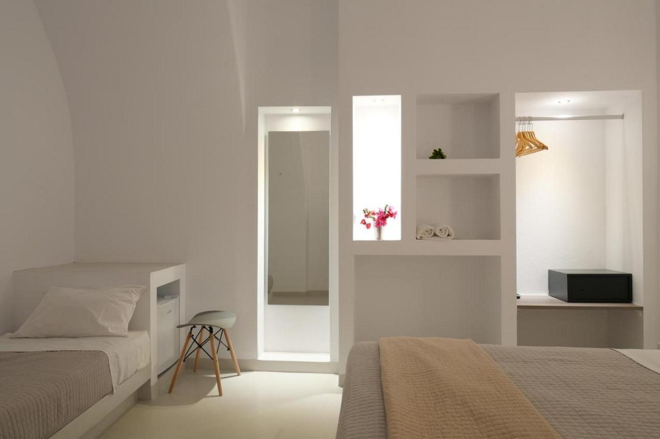 Fira Center Freedom Rooms Exterior photo