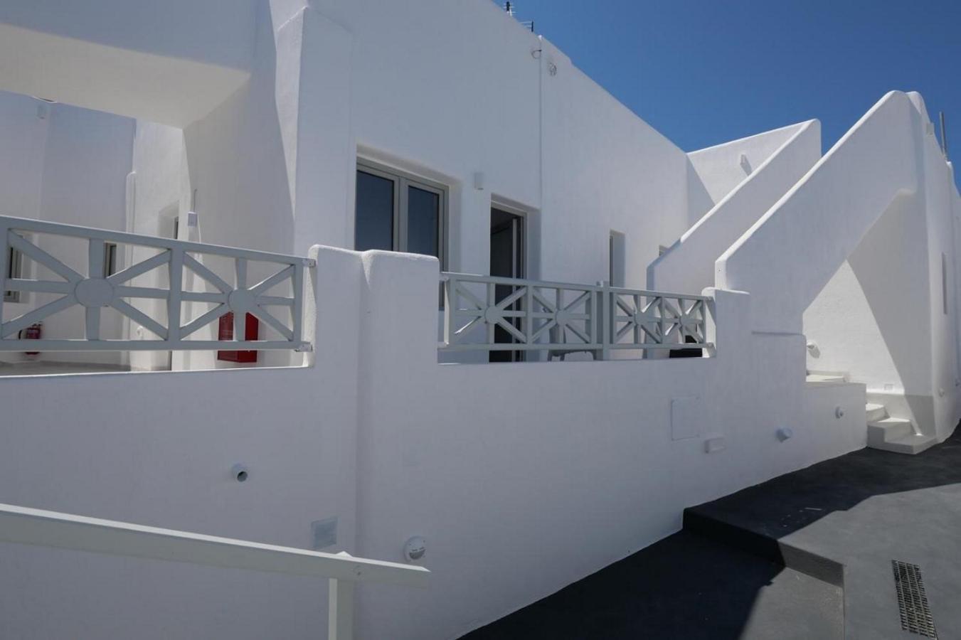 Fira Center Freedom Rooms Exterior photo